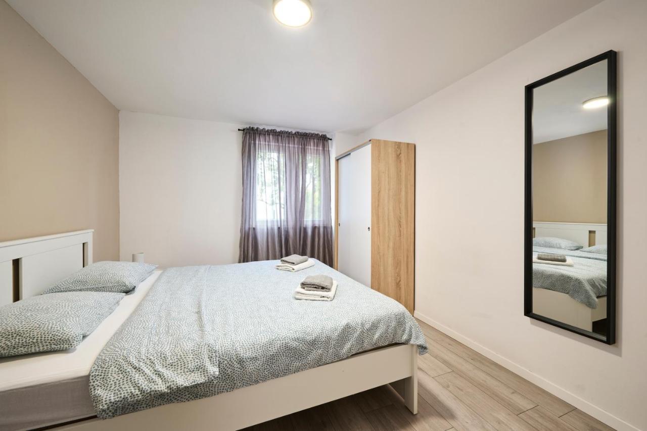 Lina Apartments Umag Exterior photo